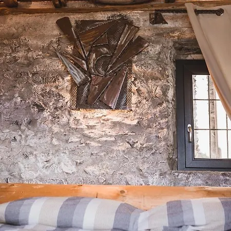 Montemezzo Le In Pietra Vista Nyaraló *